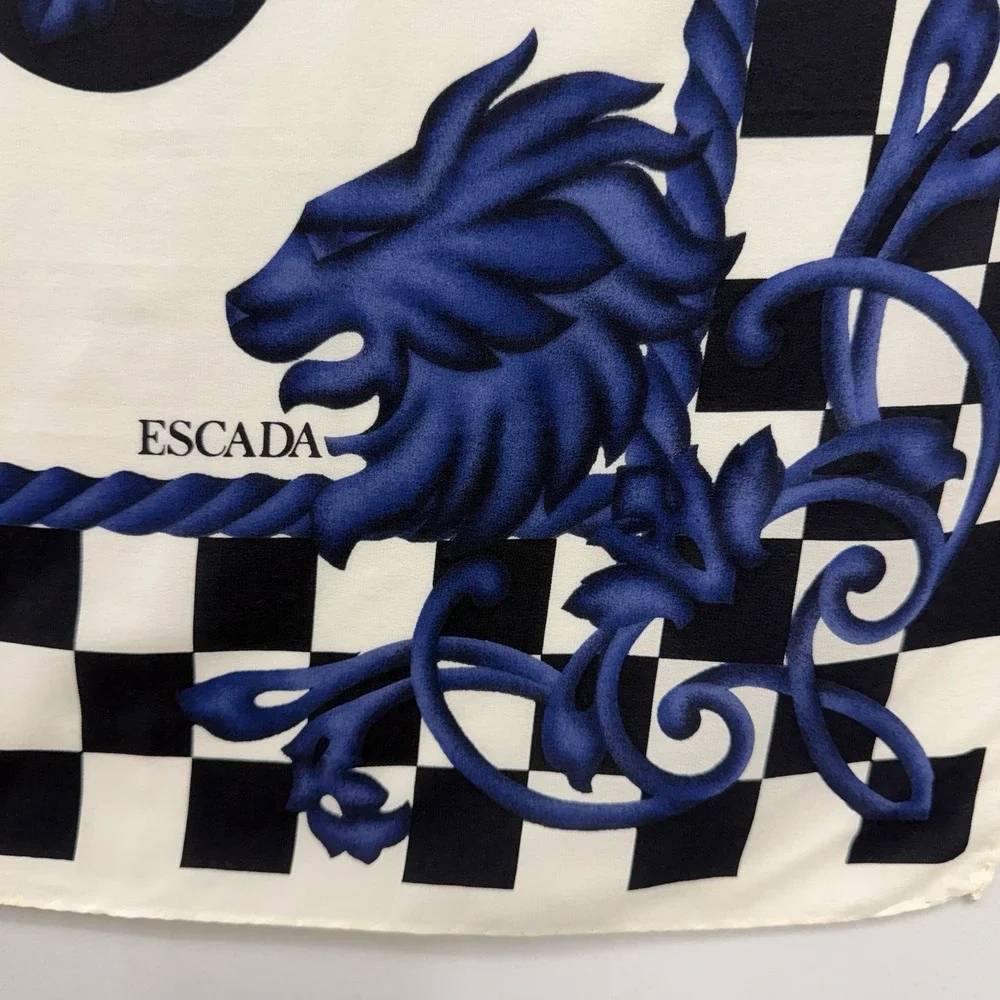 Escada no fabric